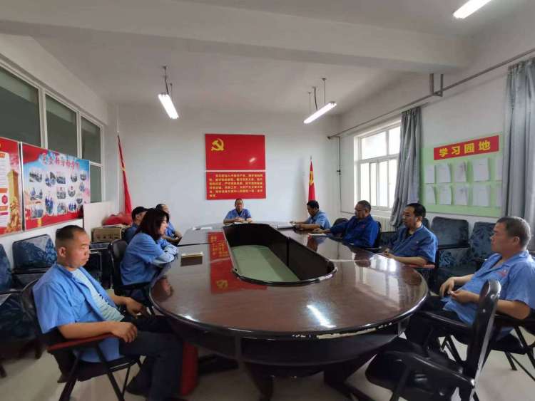 運(yùn)輸采供黨支部召開(kāi)黨員大會(huì)，組織主題教育集中學(xué)習(xí)。